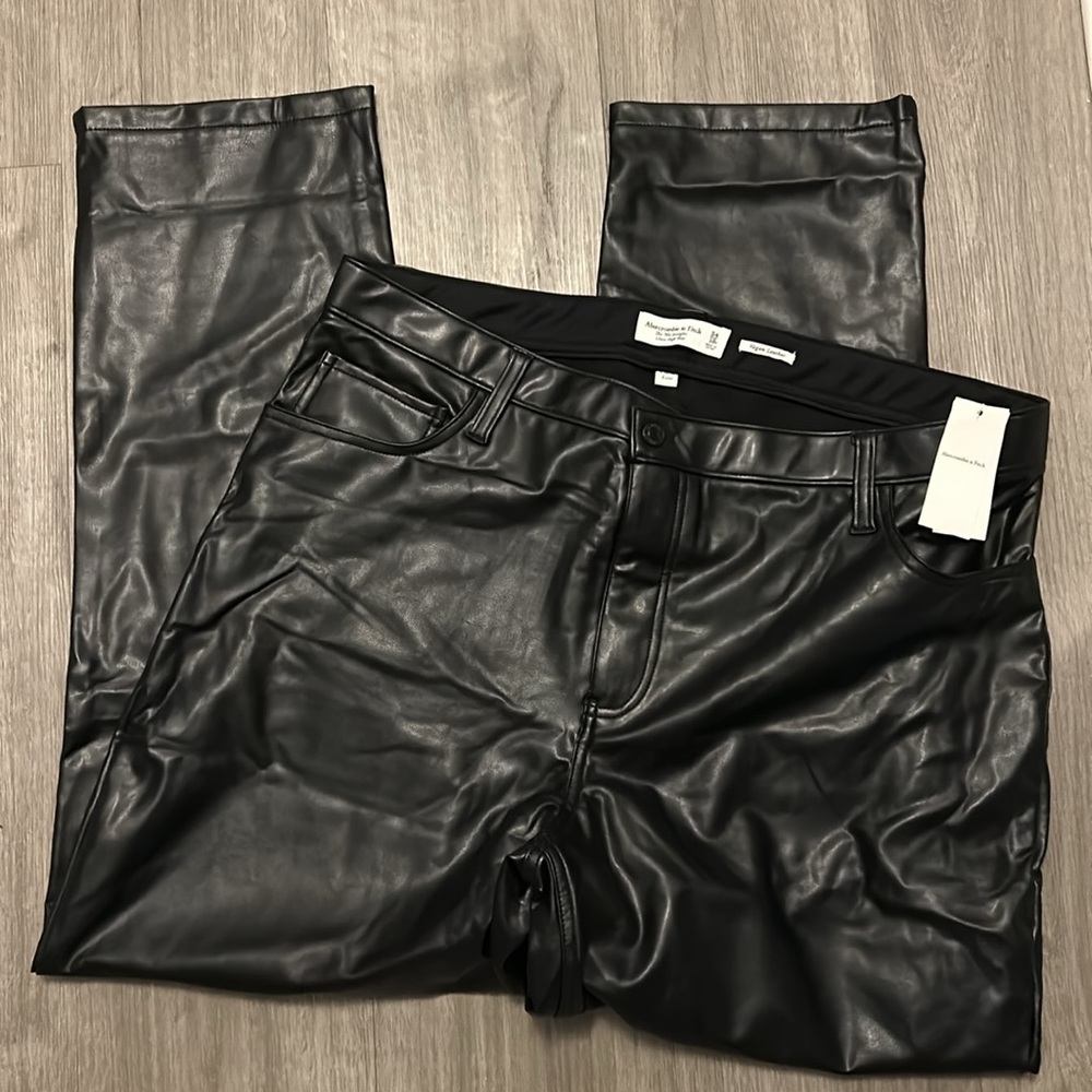 Abercrombie & Fitch 90s Straight Ultra High Rise Vegan  Leather Pants - Picture 2 of 4